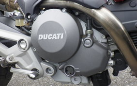 DUCATI MONSTER 696 + 2010
