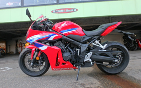 HONDA CBR650R E-Clutch 2024 RH17