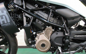 HUSQVARNA SVARTPILEN4 2024