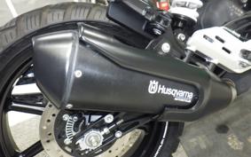 HUSQVARNA SVARTPILEN 250