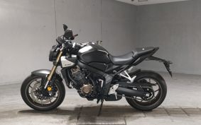 HONDA CB650R E-Clutch 2024 RH17