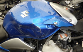 SUZUKI GSR250