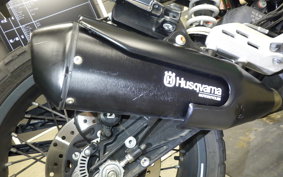 HUSQVARNA SVARTPILEN 125