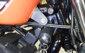 OTHER +HD. XL883R 2005