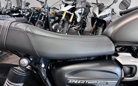 TRIUMPH STREET TWIN 2023 DAD74G