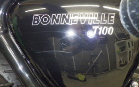 TRIUMPH BONNEVILLE T100 2022