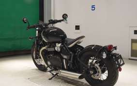 TRIUMPH BONNEVILLE BOBBER 2025