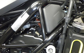 HUSQVARNA SVARTPILEN 125 2011