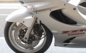KAWASAKI ZZ1200 NINJA R 2002 20C001