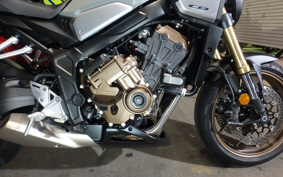 HONDA CB650R E-Clutch 2025 RH17