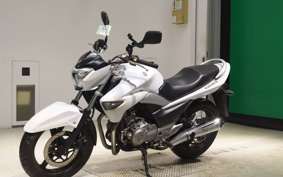 SUZUKI GSR250