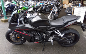 HONDA CBR650R E-CLUTCH 2025 RH17