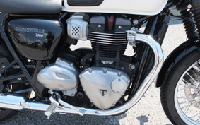 TRIUMPH BONNEVILLE T100 2016 DAD70G