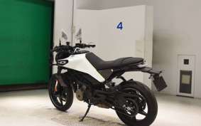 HUSQVARNA SVARTPILEN 401 2024