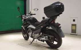 SUZUKI GSR250