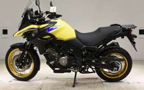 SUZUKI Vｽﾄﾛｰﾑ650XTA 2023 C733M
