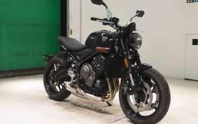 TRIUMPH TRIDENT 660 2025