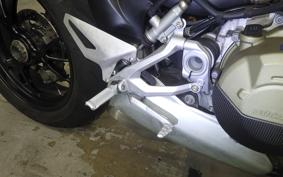 DUCATI STREETFIGHTER V4 S 2023