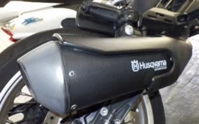 HUSQVARNA SVARTPILEN 401 2018