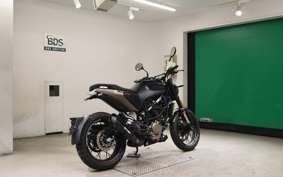 HUSQVARNA SVARTPILEN 125 2003