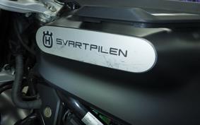 HUSQVARNA SVARTPILEN 125 2023