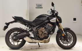 HONDA CB650R E-Clutch 2025 RH17