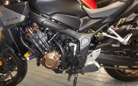 HONDA CB650R E-Clutch 2025 RH17