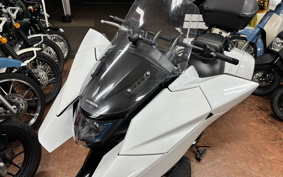 HONDA NM4 VULTUS -02 2017 RC82