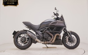 DUCATI DIAVEL 2015