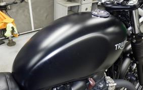 TRIUMPH STREET TWIN 2018