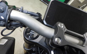HONDA CB650R E-Clutch 2025 RH17