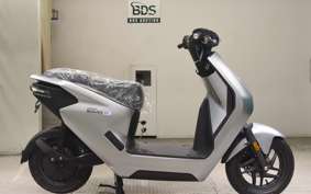 HONDA EM1 e: 2010 EF16