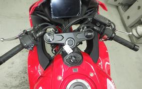 HONDA CBR650R E-Clutch 2025 RH17