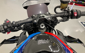 BMW M1000R 2023 0E81