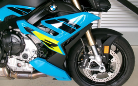 BMW S1000R 2025 0P31