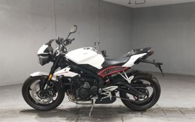TRIUMPH STREET TRIPLE R 2018 HDA434