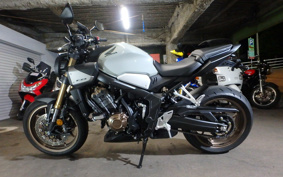 HONDA CB650R E-Clutch 2025 RH17