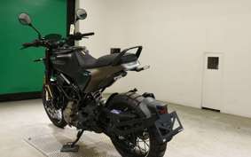 HUSQVARNA SVARTPILEN 401 2023