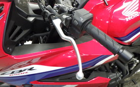 HONDA CBR650R E-Clutch 2025