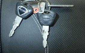 TRIUMPH STREET TRIPLE R 2009