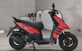 APRILIA SR125 ..
