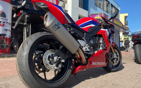 HONDA CBR1000RR-R FB SP 2025 SC82
