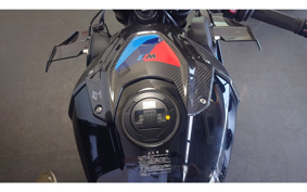 BMW M1000R 2025 0P51