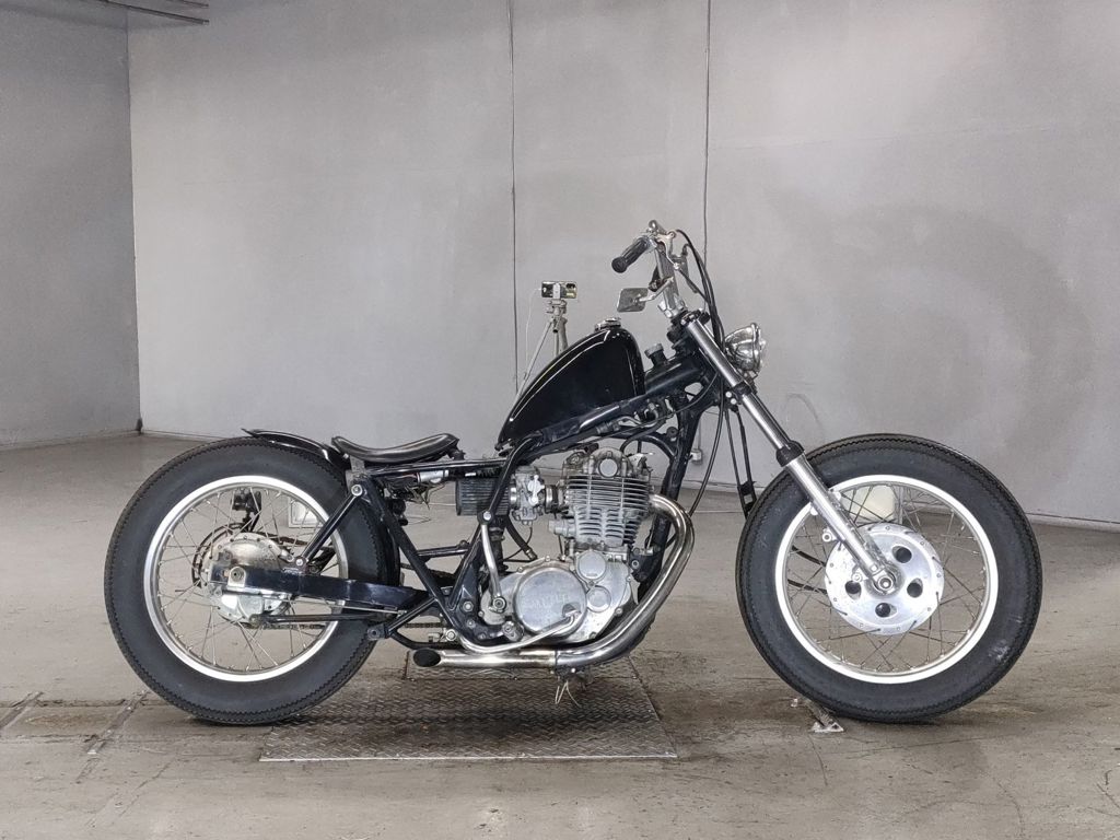 Фото Yamaha SR400 2000 с японского аукциона