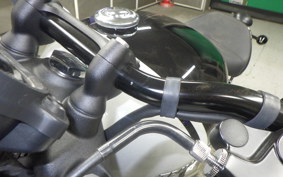 TRIUMPH BONNEVILLE BOBBER 2025