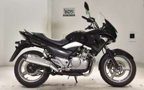 SUZUKI GSR250S