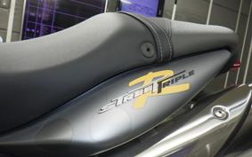 TRIUMPH STREET TRIPLE R 2011