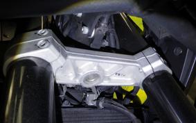 SUZUKI Vｽﾄﾛｰﾑ1000A 2017 VU51A