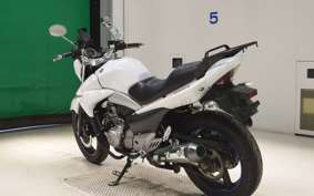 SUZUKI GSR250 2009