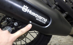 HUSQVARNA SVARTPILEN 401 2025